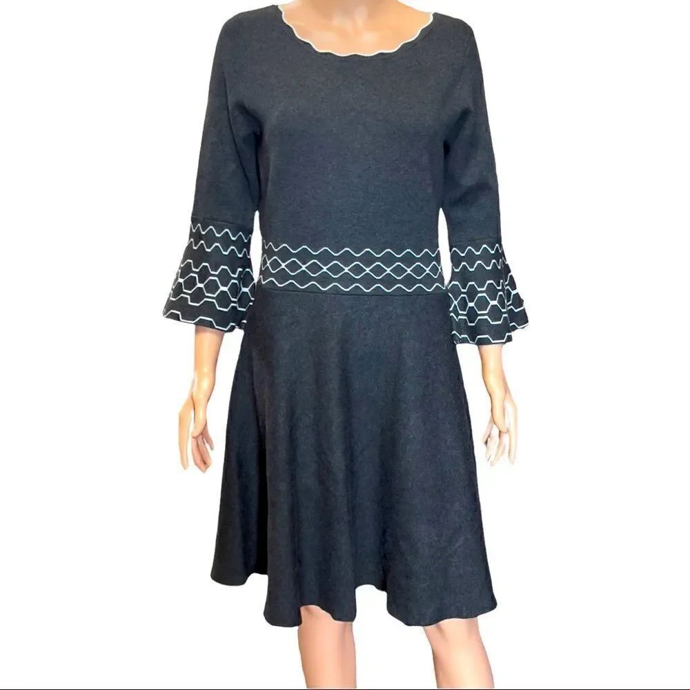 Nina Leonard GrayΒ & White Knit Bell Sleeve Fitβ&βFlareβDressβSMALL